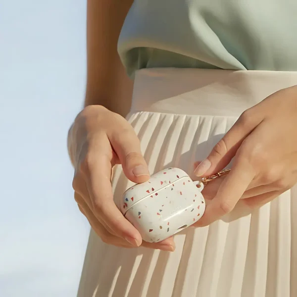 Doğal beyaz Terrazzo AirPods Pro kılıf